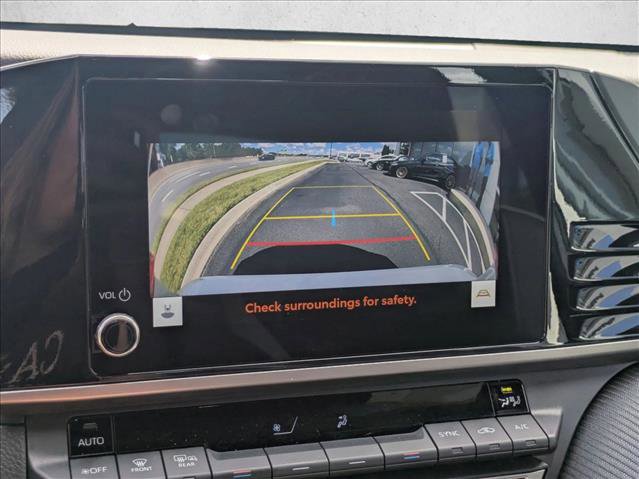 Used 2025 Toyota Camry SE image 15