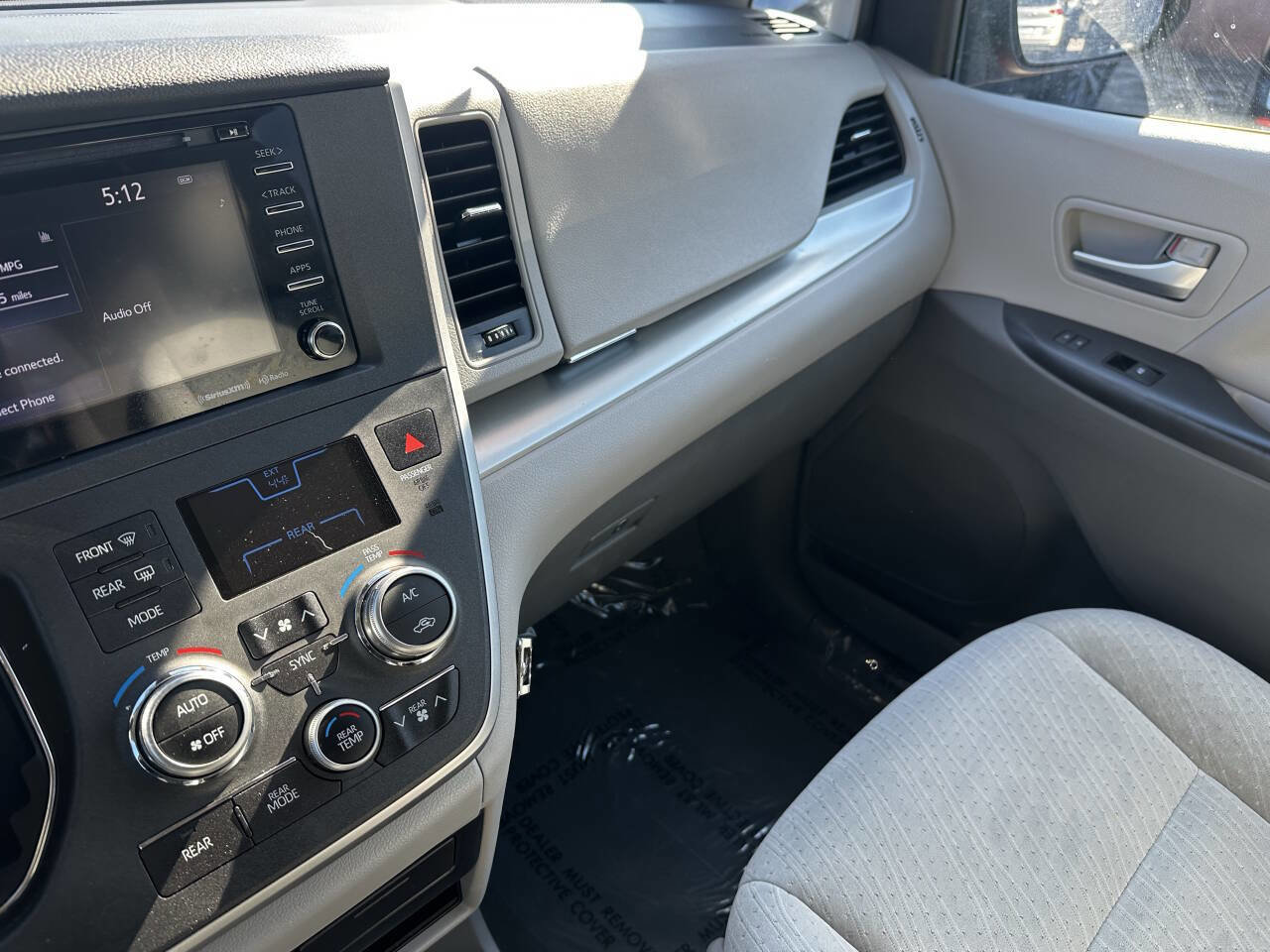 Used 2020 Toyota Sienna LE AWD/4WD image 15