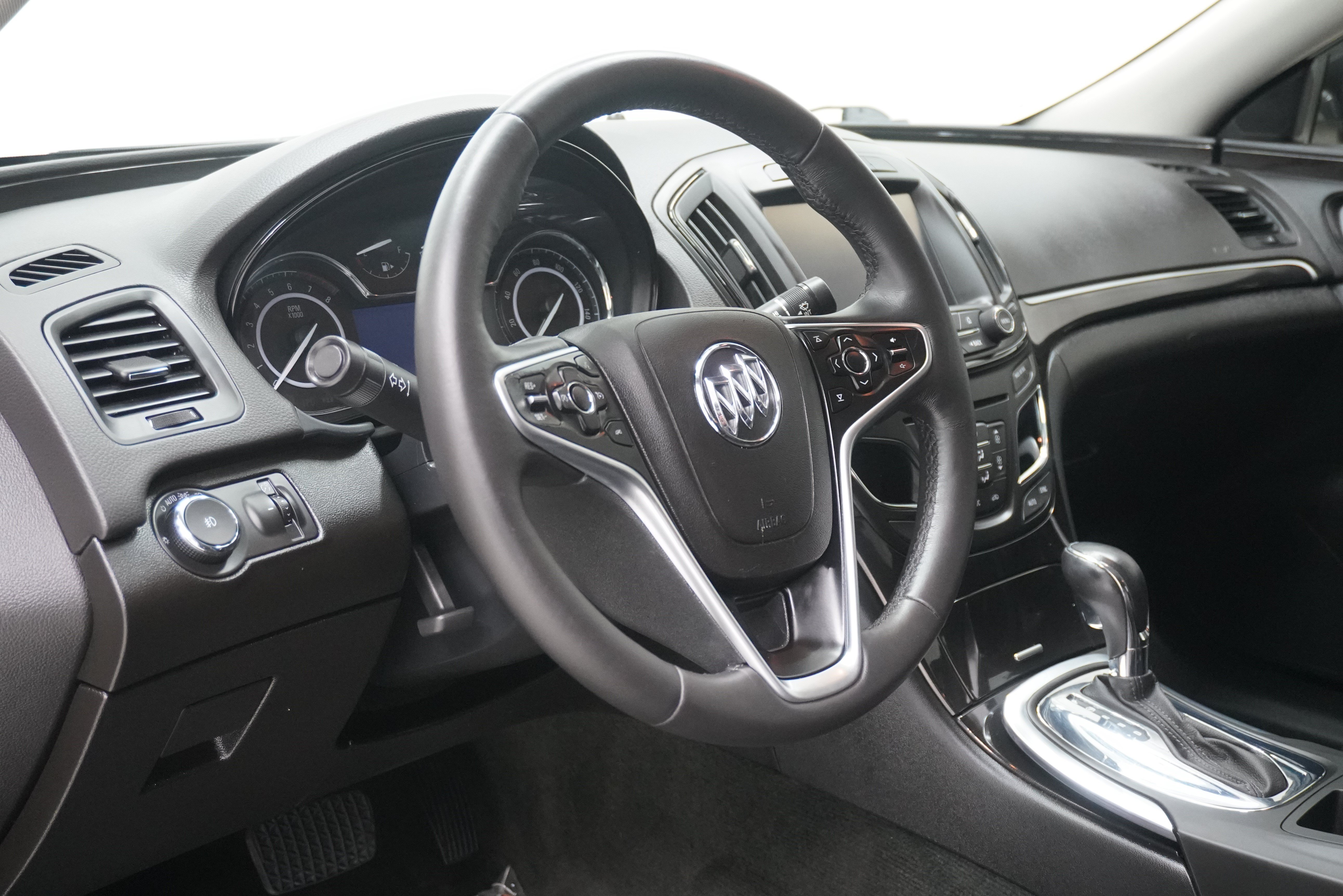 Used 2017 Buick Regal Sport Touring FWD image 9