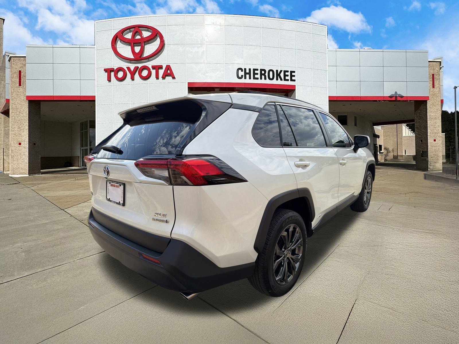 Used 2022 Toyota RAV4 XLE Premium image 5