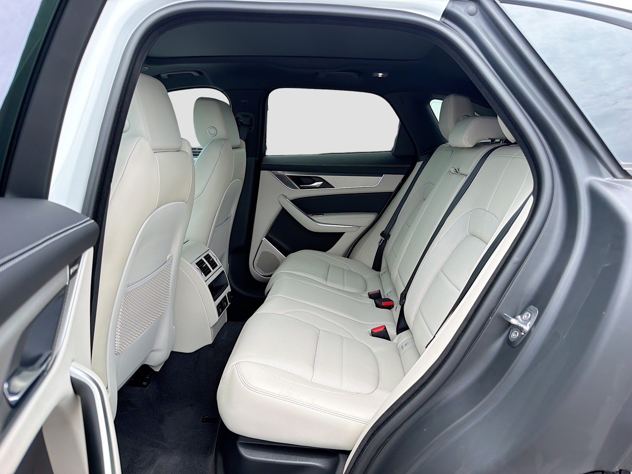 New 2026 Jaguar F-PACE R-Dynamic S AWD/4WD image 21