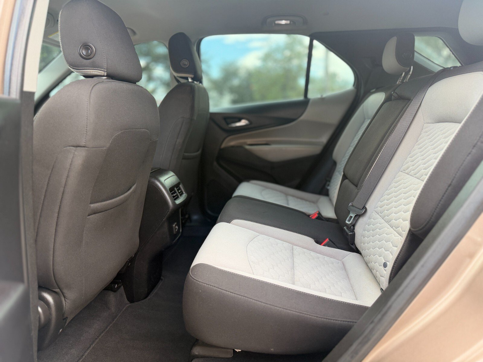 Used 2019 Chevrolet Equinox LS w/ LPO, Blackout Package FWD image 11
