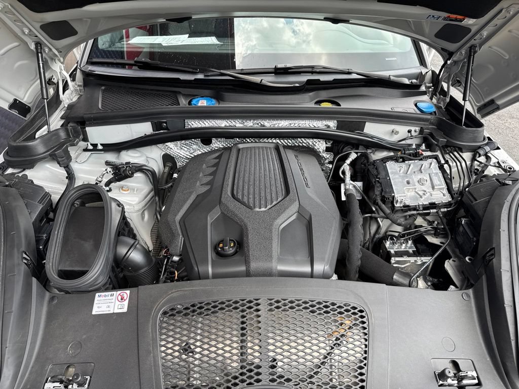 Used 2024 Porsche Macan Turbo AWD/4WD image 23
