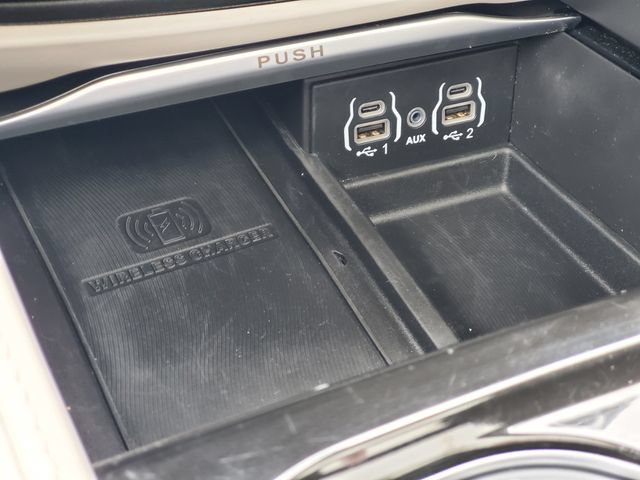 Used 2022 Chrysler Pacifica Limited FWD image 23