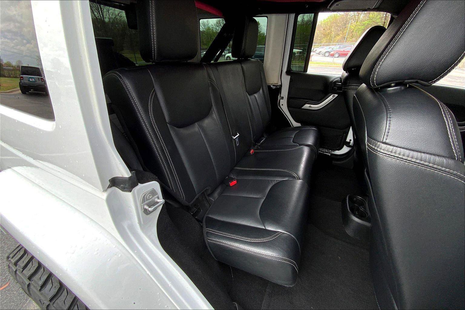 Used 2016 Jeep Wrangler Unlimited Sahara w/ Dual Top Group image 22