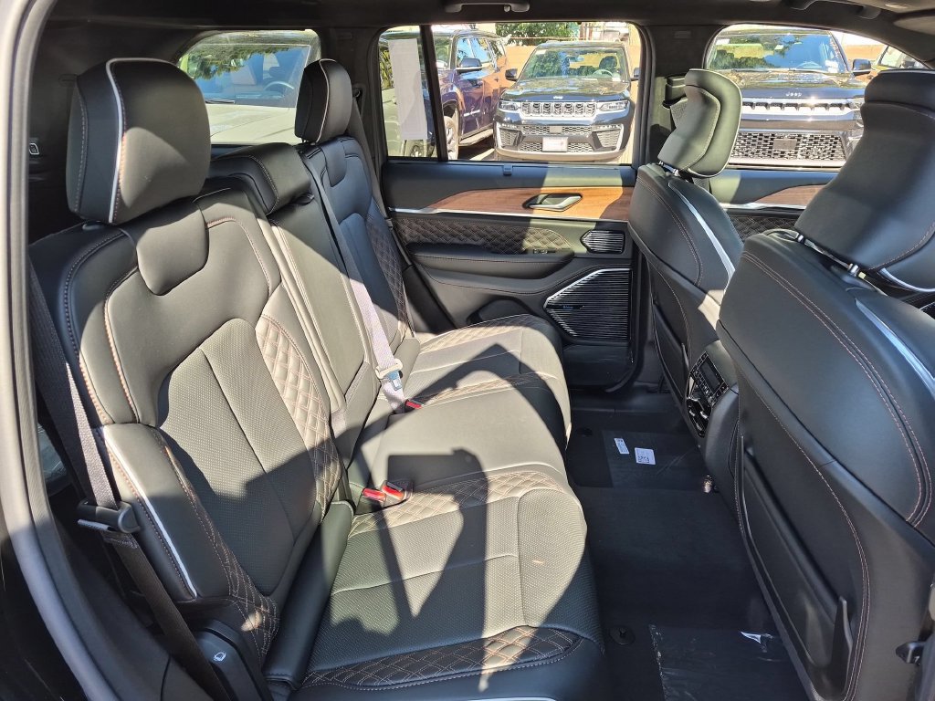 New 2027 Jeep Grand Cherokee Summit AWD/4WD image 15