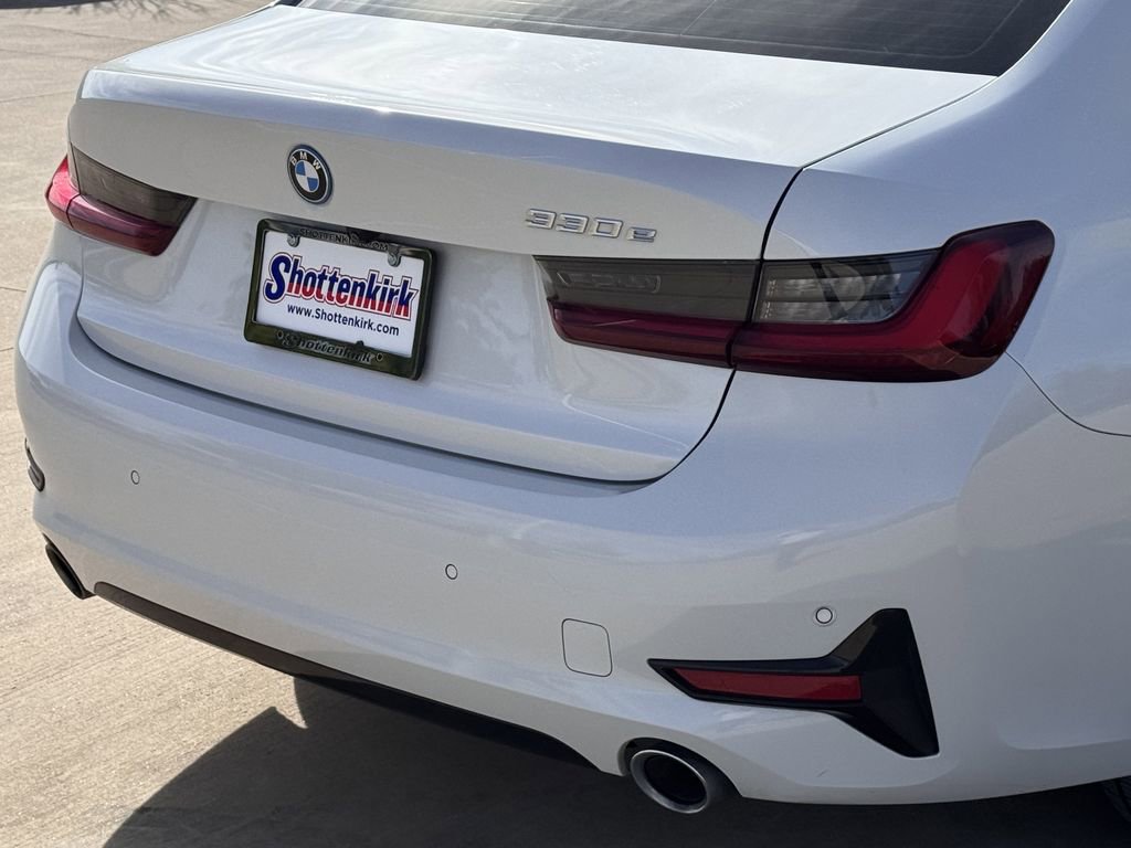 Used 2022 BMW 330e w/ Convenience Package RWD image 6
