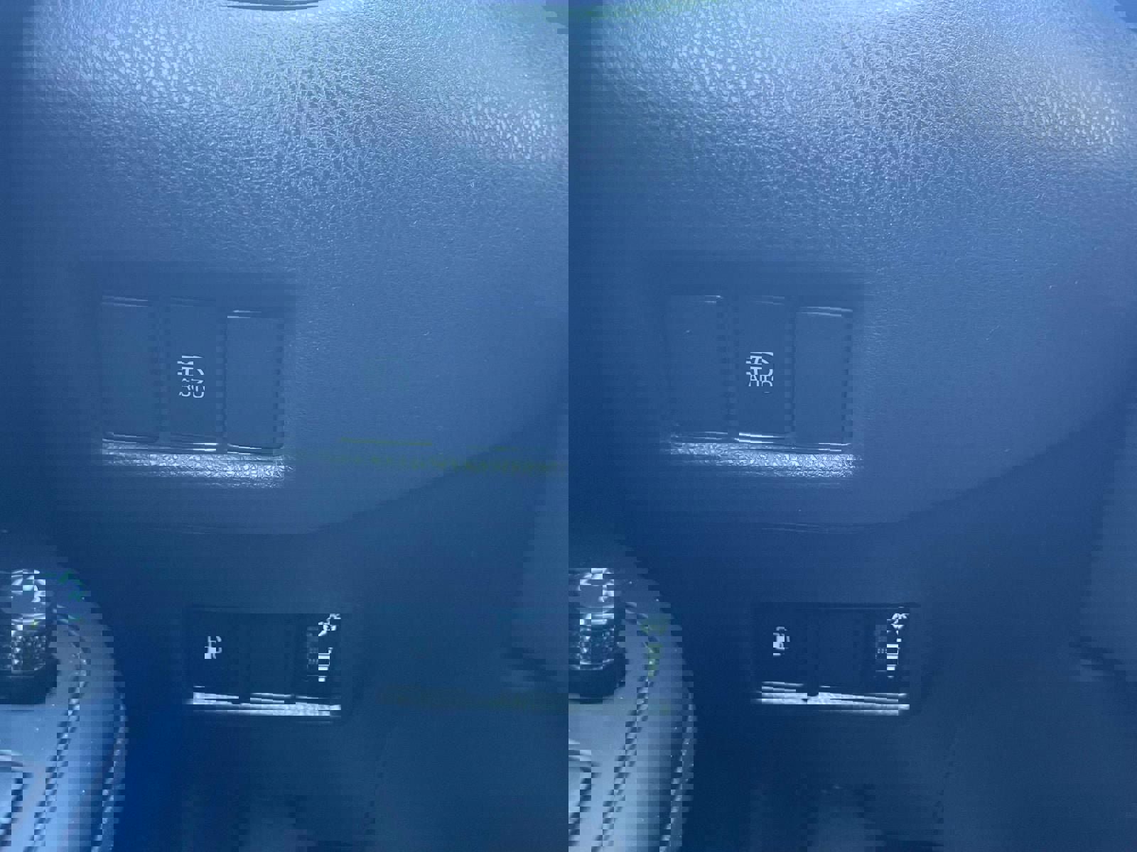 Used 2019 Toyota C-HR XLE image 17