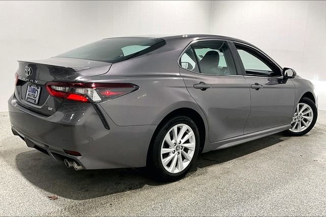 Used 2024 Toyota Camry SE image 5