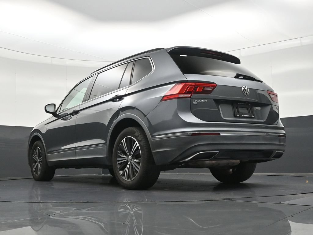 Used 2018 Volkswagen Tiguan SE w/ 18" Alloy Wheels Package FWD image 25