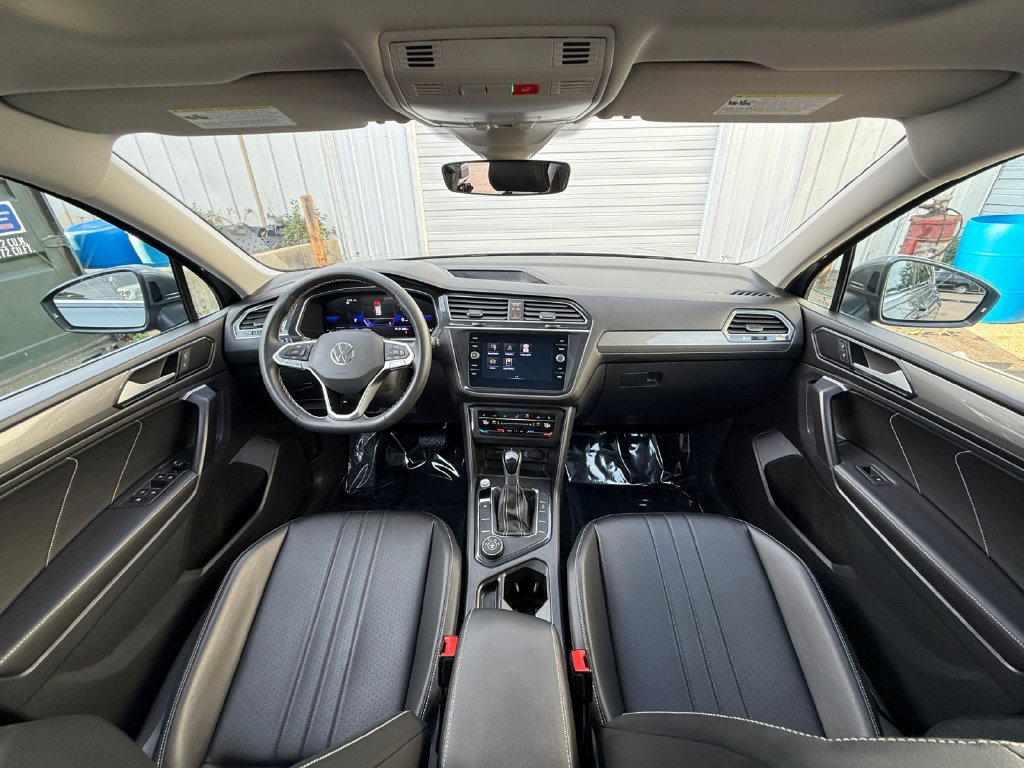 Used 2023 Volkswagen Tiguan SE w/ Panoramic Sunroof Package AWD/4WD image 22