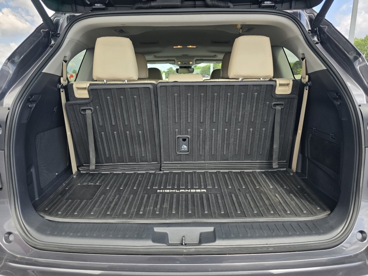 Certified 2024 Toyota Highlander Limited AWD/4WD image 21