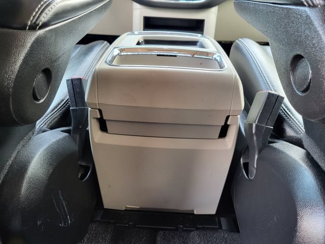 Used 2016 Chrysler Town & Country Touring FWD image 25