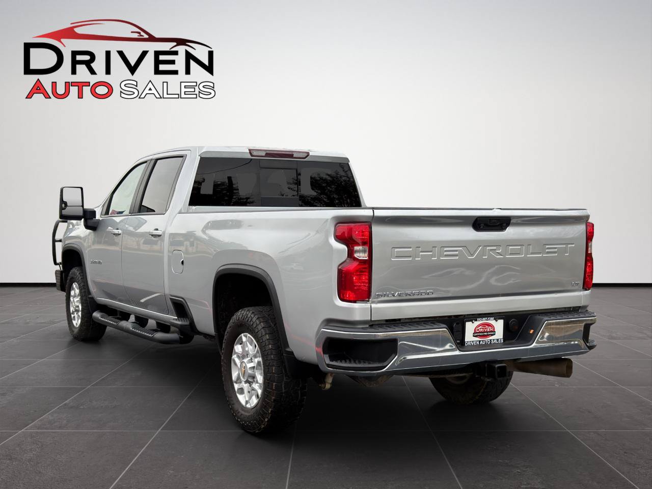Used 2022 Chevrolet Silverado 3500 LT w/ Convenience Package AWD/4WD image 5