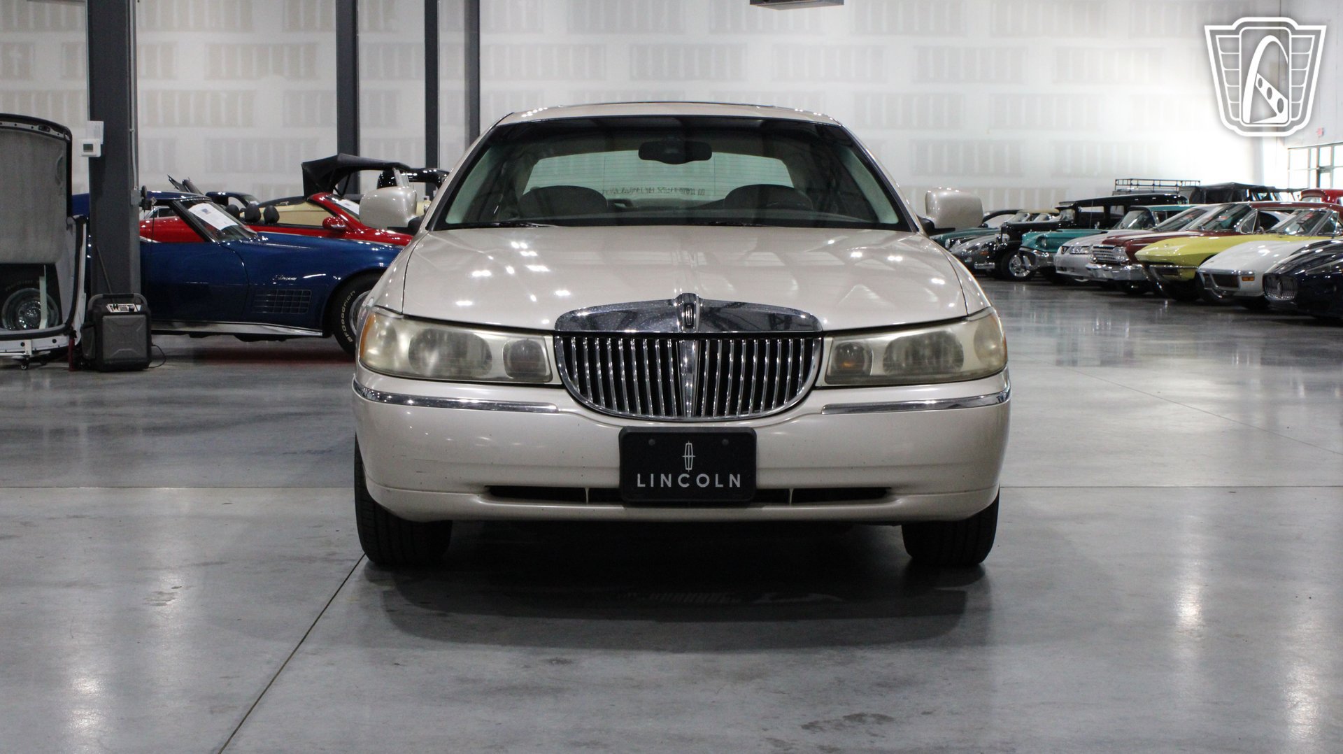 Used 1999 Lincoln Town Car Cartier RWD image 27