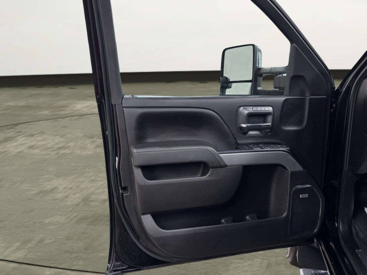 Used 2015 Chevrolet Silverado 2500 LTZ AWD/4WD image 10