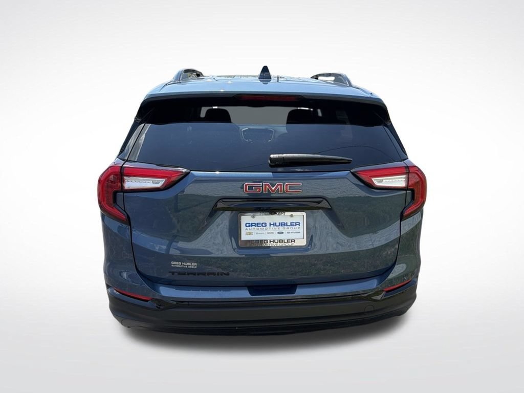 Used 2024 GMC Terrain SLE w/ Driver Convenience Package FWD image 9