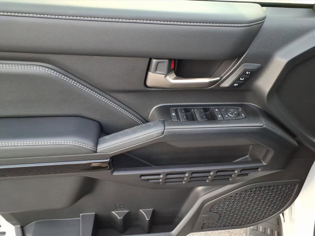 Used 2025 Toyota 4Runner Limited image 19