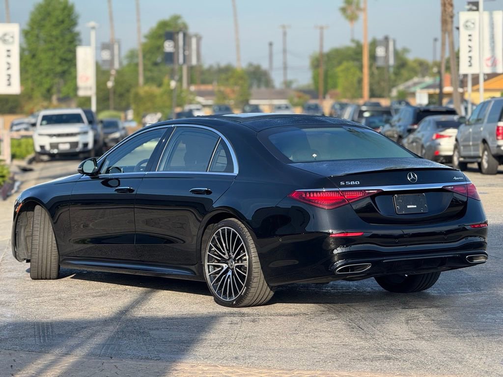 Used 2022 Mercedes-Benz S 580 4MATIC Sedan image 2