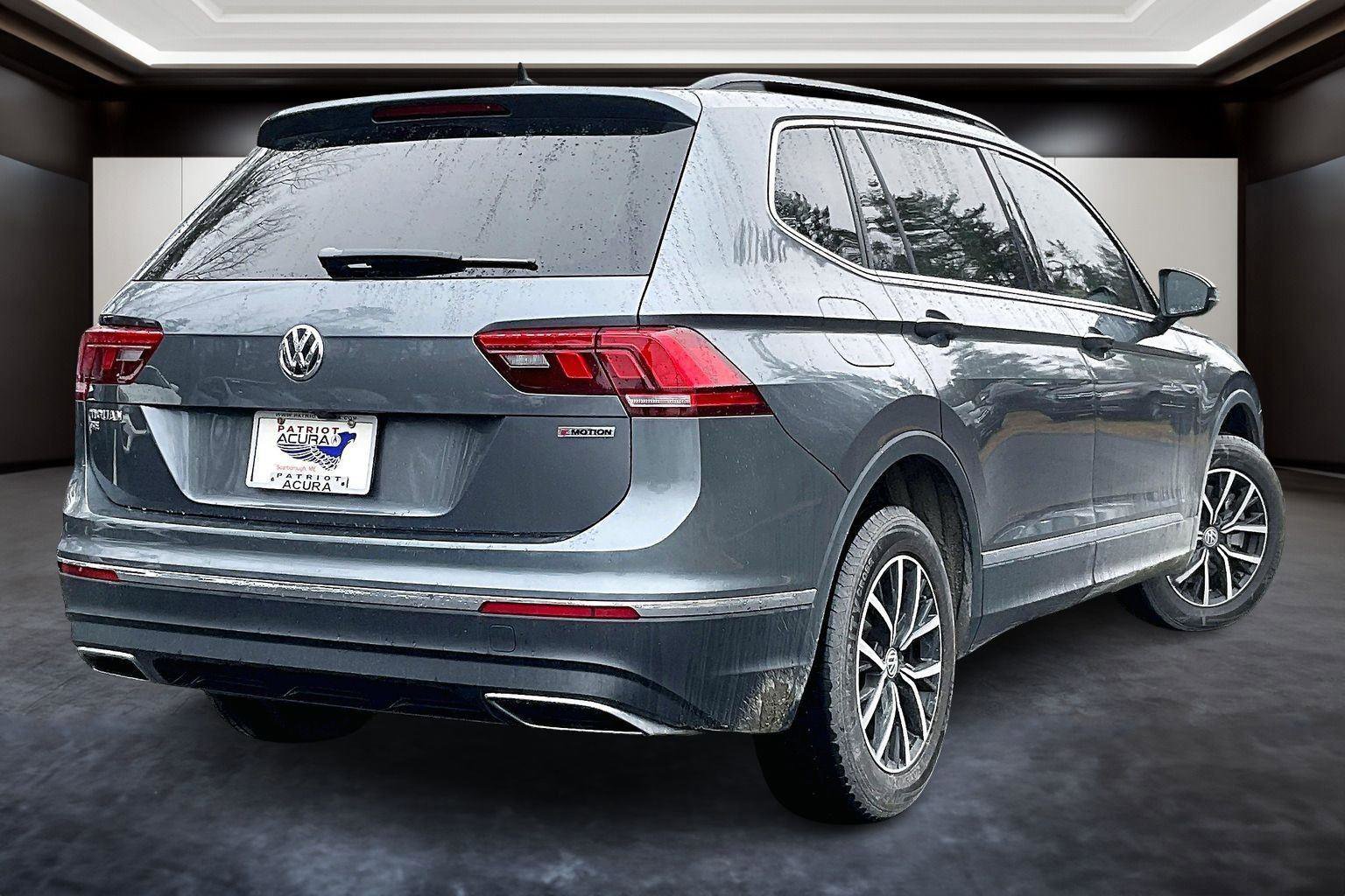 Used 2021 Volkswagen Tiguan SE w/ Panoramic Sunroof Package image 2