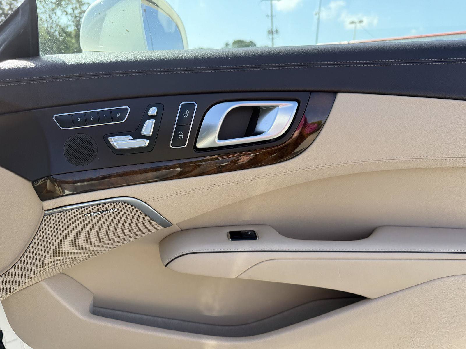 Used 2014 Mercedes-Benz SL 550 image 26