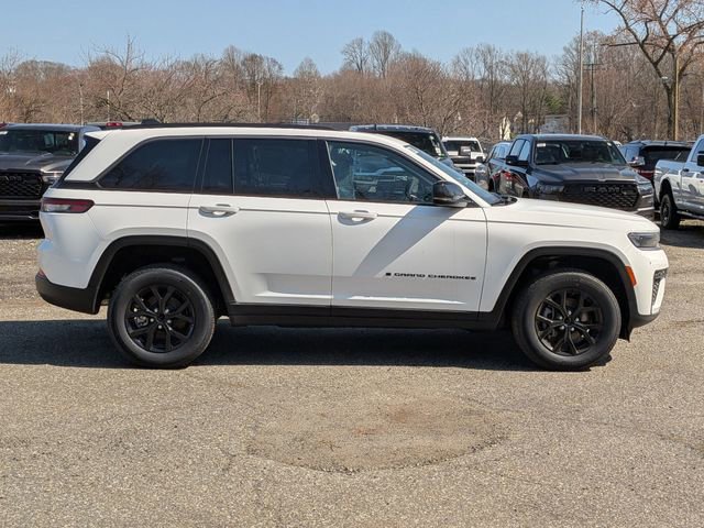 New 2026 Jeep Grand Cherokee Altitude AWD/4WD image 2