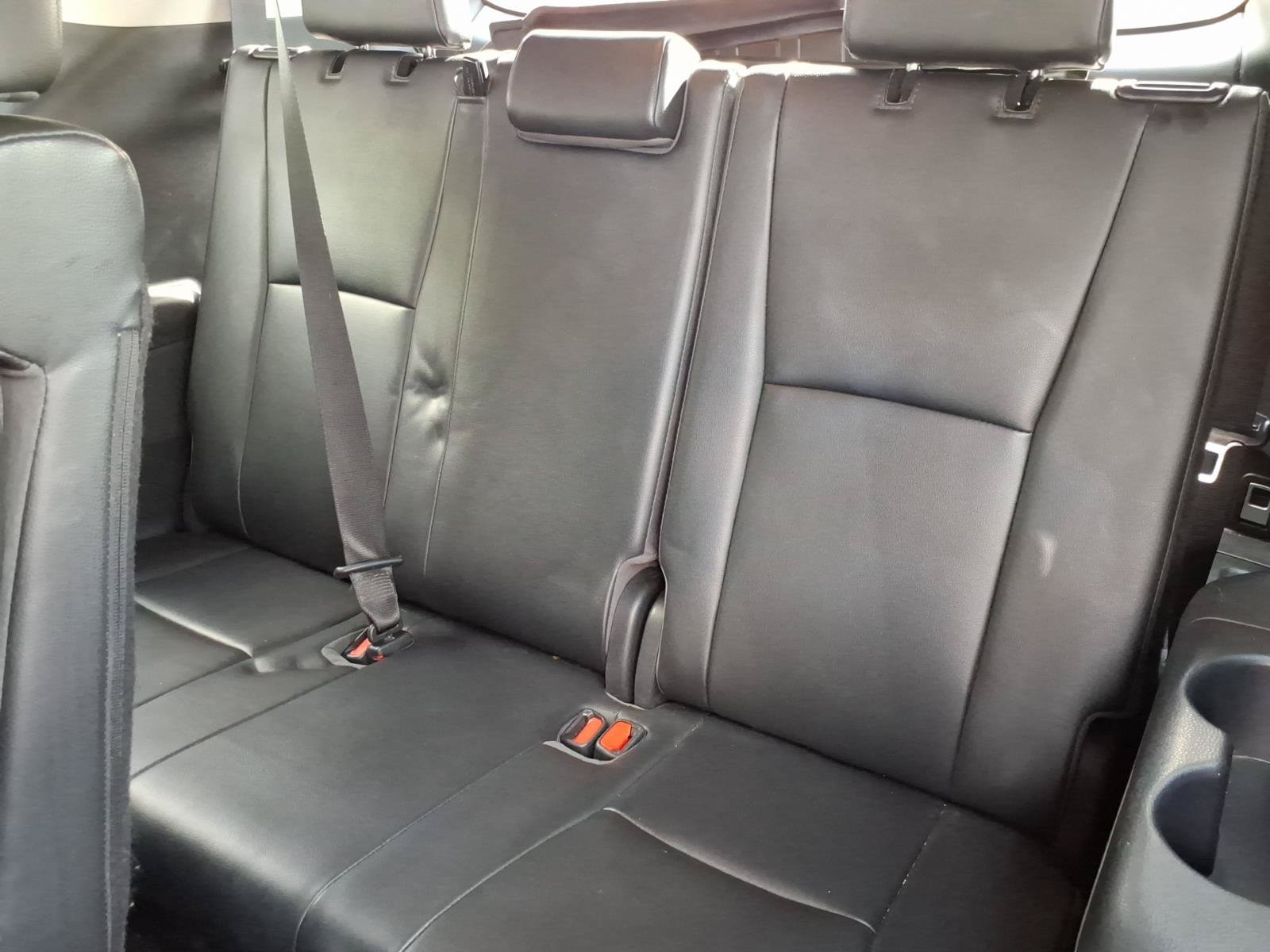 Used 2023 Toyota Highlander XLE FWD image 15