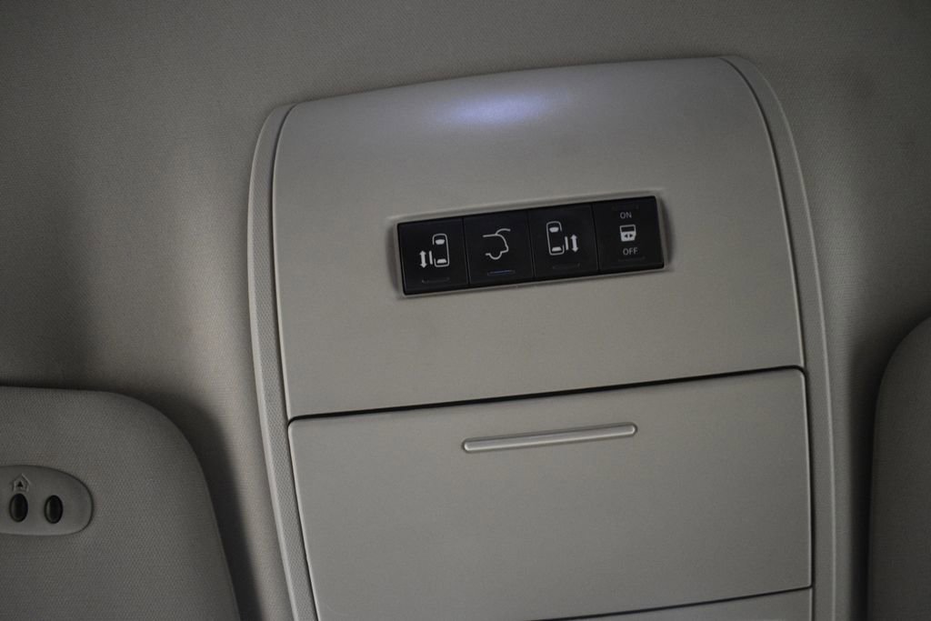 Used 2015 Chrysler Town & Country Touring w/ Driver Convenience Group image 39