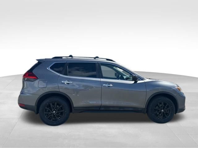 Used 2017 Nissan Rogue SV w/ Midnight Edition Package image 9
