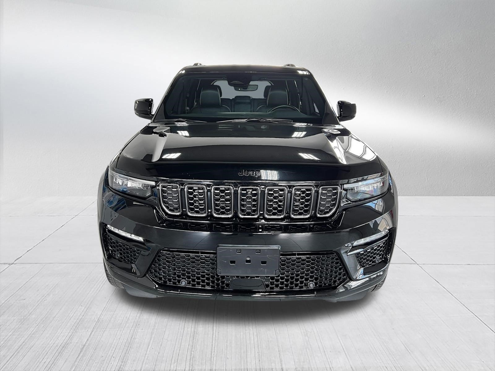 Used 2025 Jeep Grand Cherokee Summit w/ Obsidian Package AWD/4WD image 2