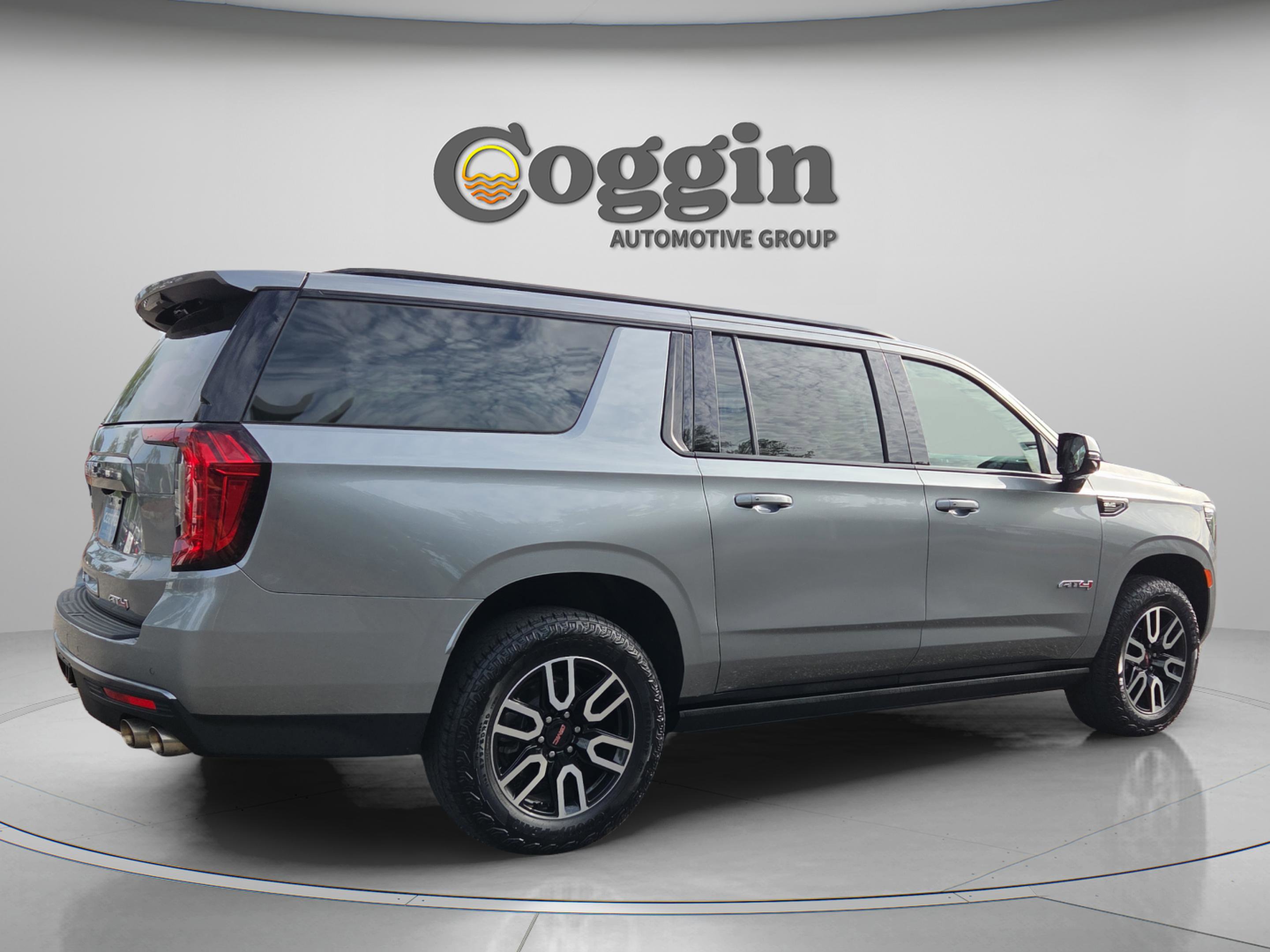 Used 2023 GMC Yukon XL AT4 w/ AT4 Premium Plus Package AWD/4WD image 5
