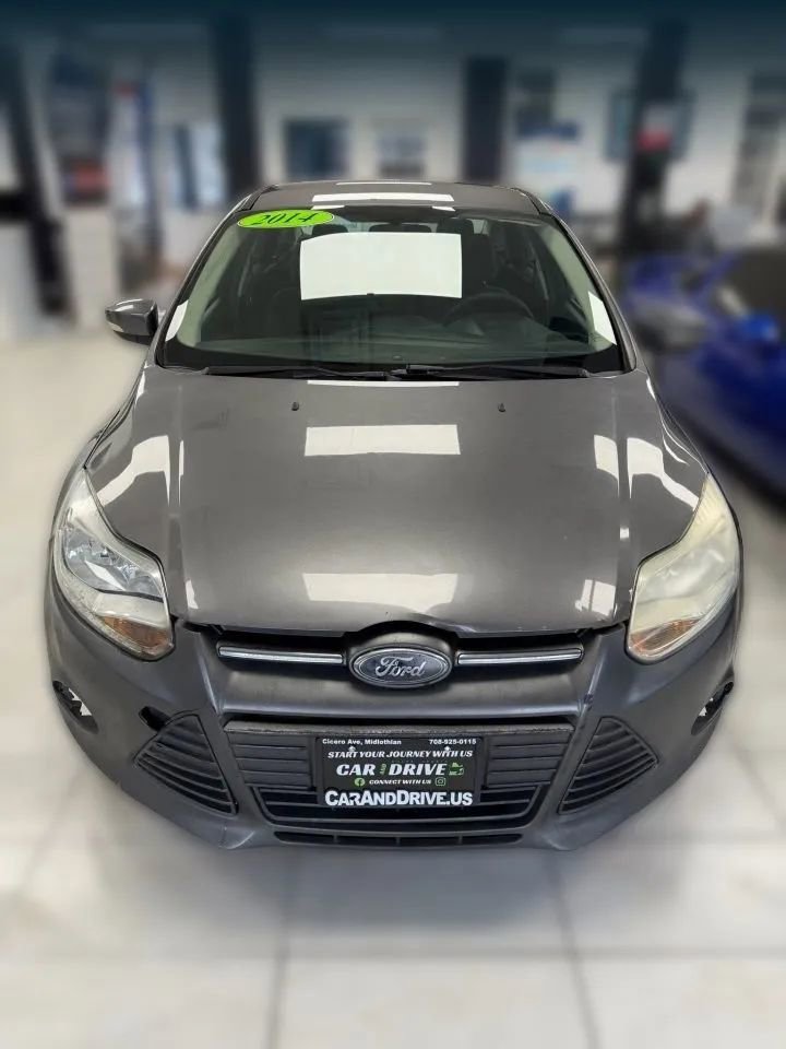 Used 2014 Ford Focus SE w/ SE Winter Package image 2