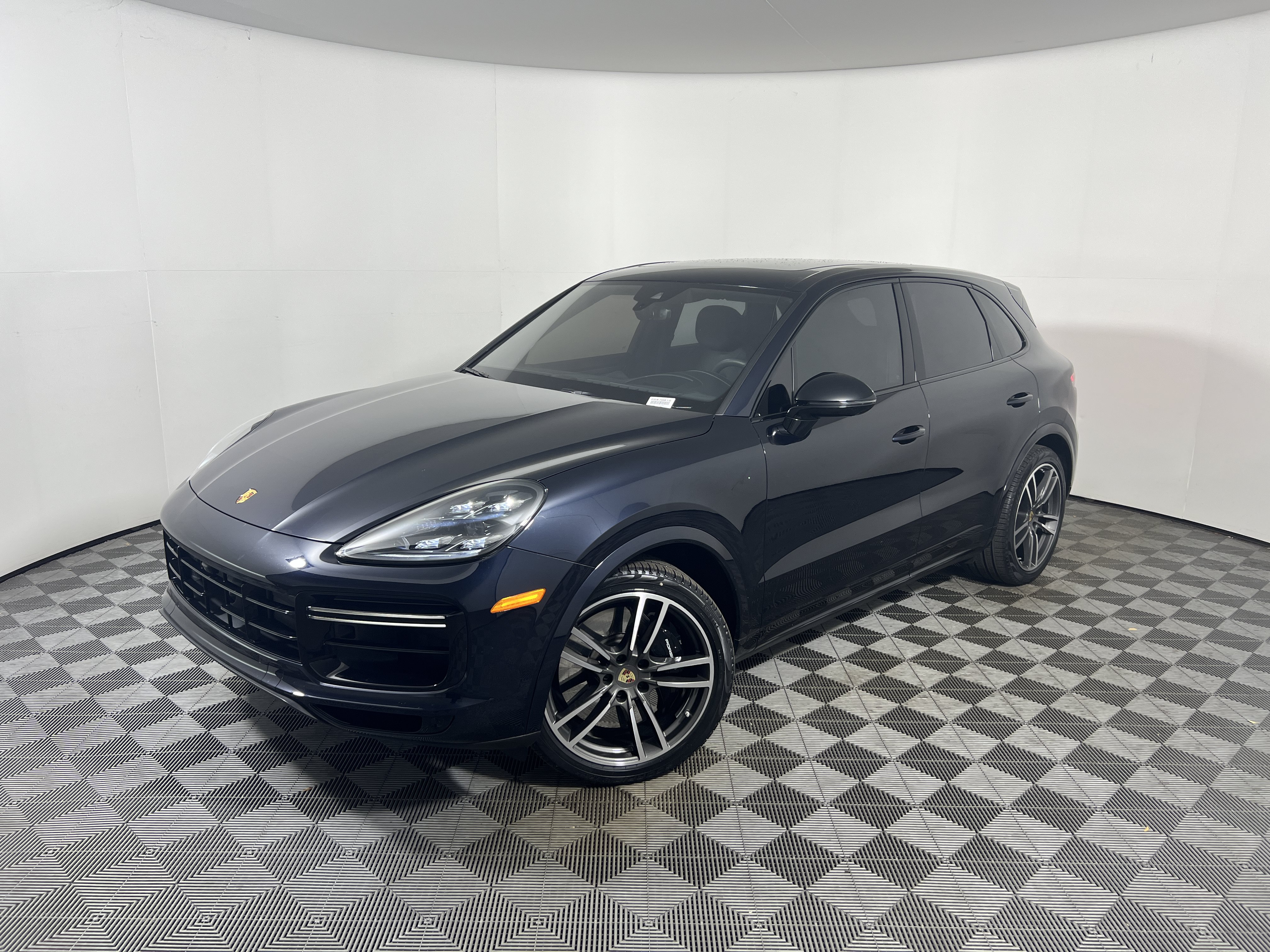 Certified 2023 Porsche Cayenne Turbo AWD/4WD image 1
