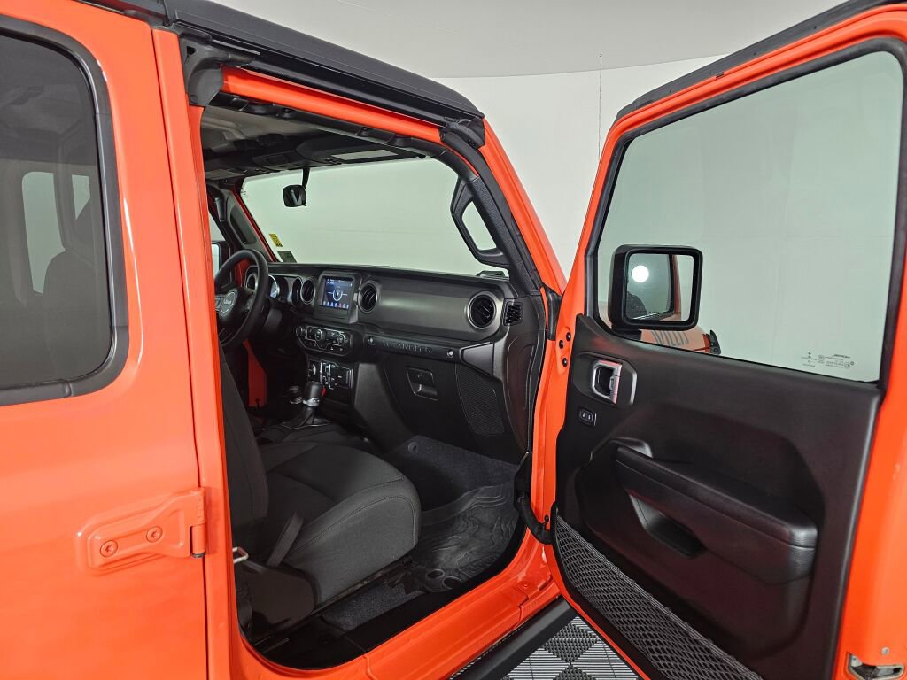 Used 2023 Jeep Wrangler Unlimited AWD/4WD image 37