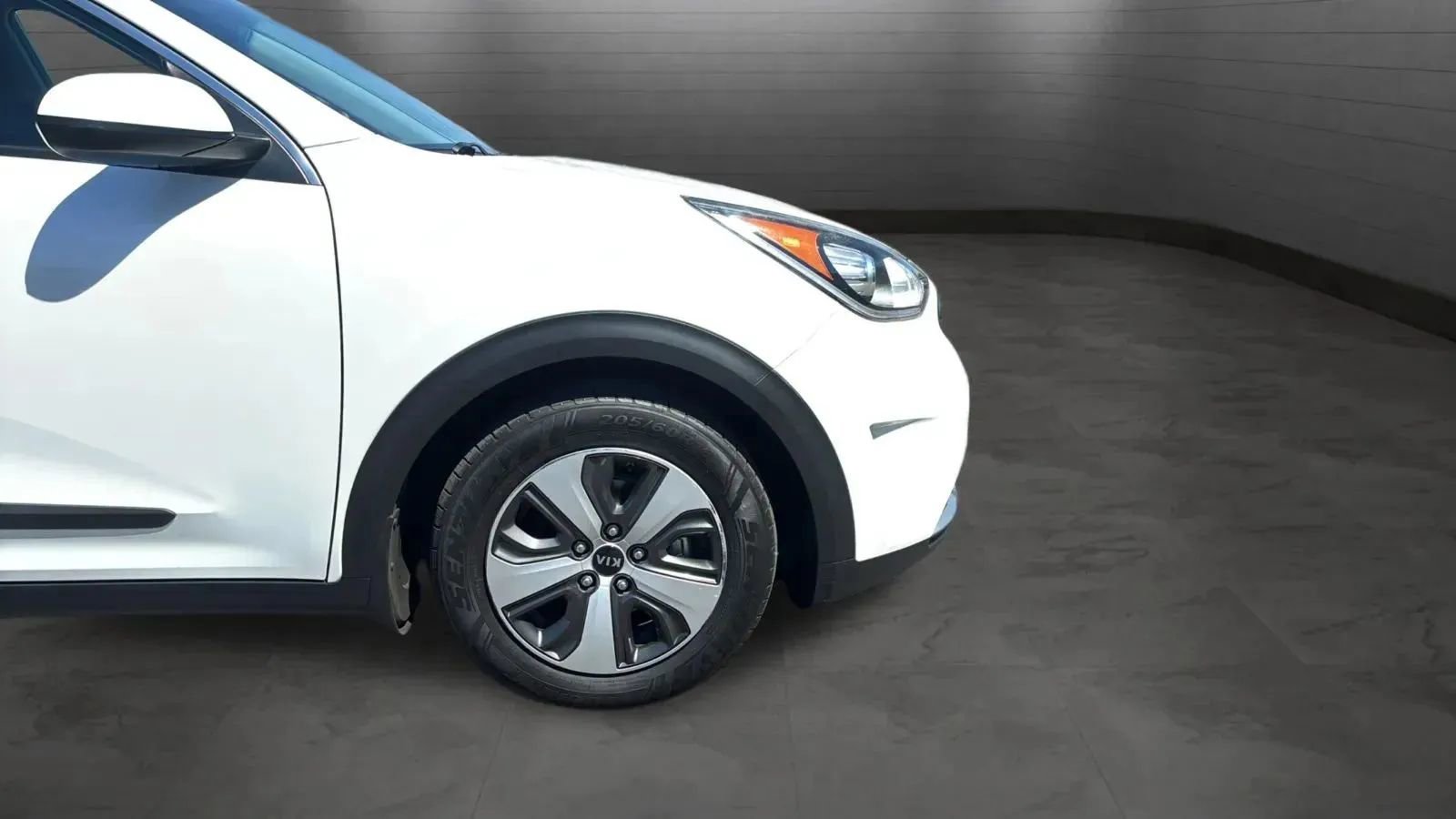 Used 2017 Kia Niro FE FWD image 24