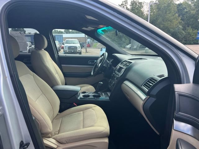 Used 2017 Ford Explorer FWD image 9