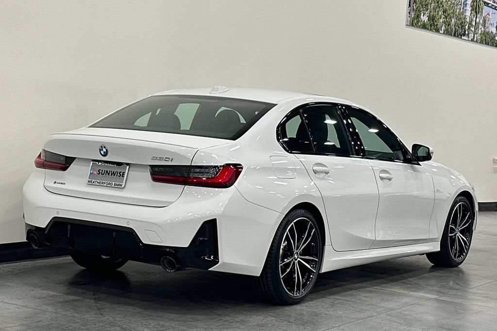 Used 2023 BMW 330i Sedan w/ M Sport Package RWD image 4