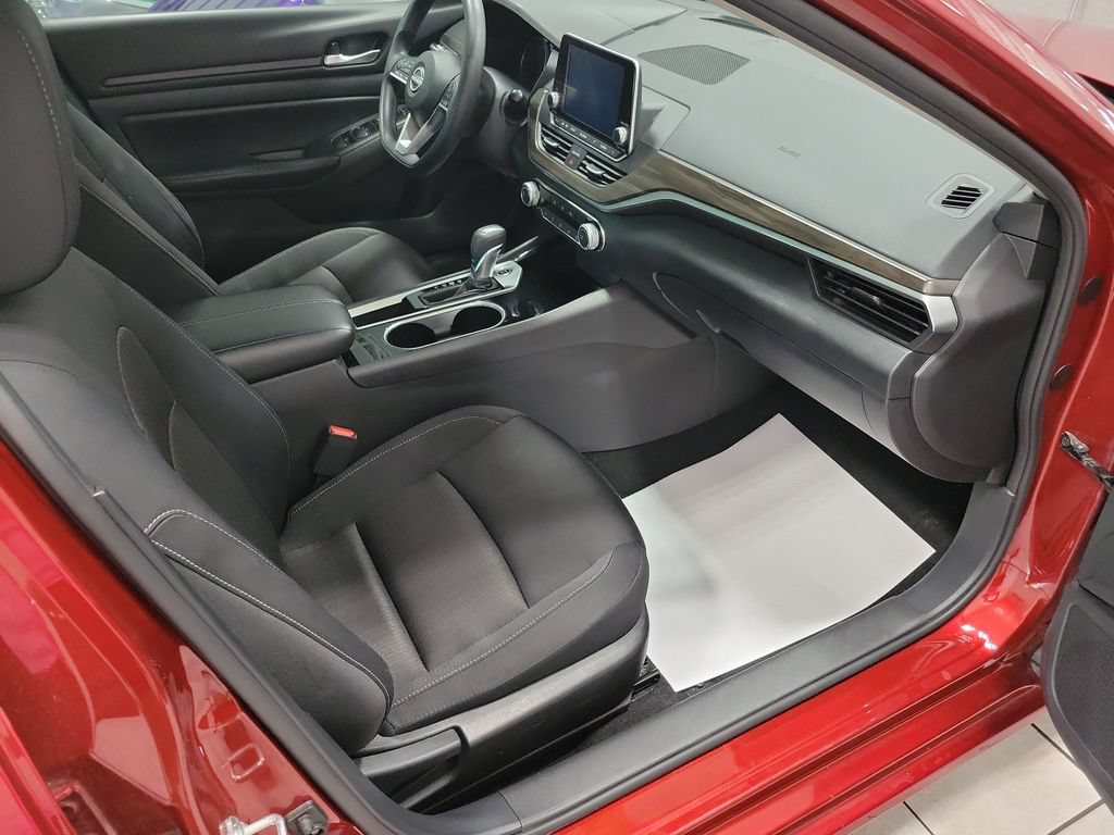 Used 2024 Nissan Altima 2.5 SV FWD image 19