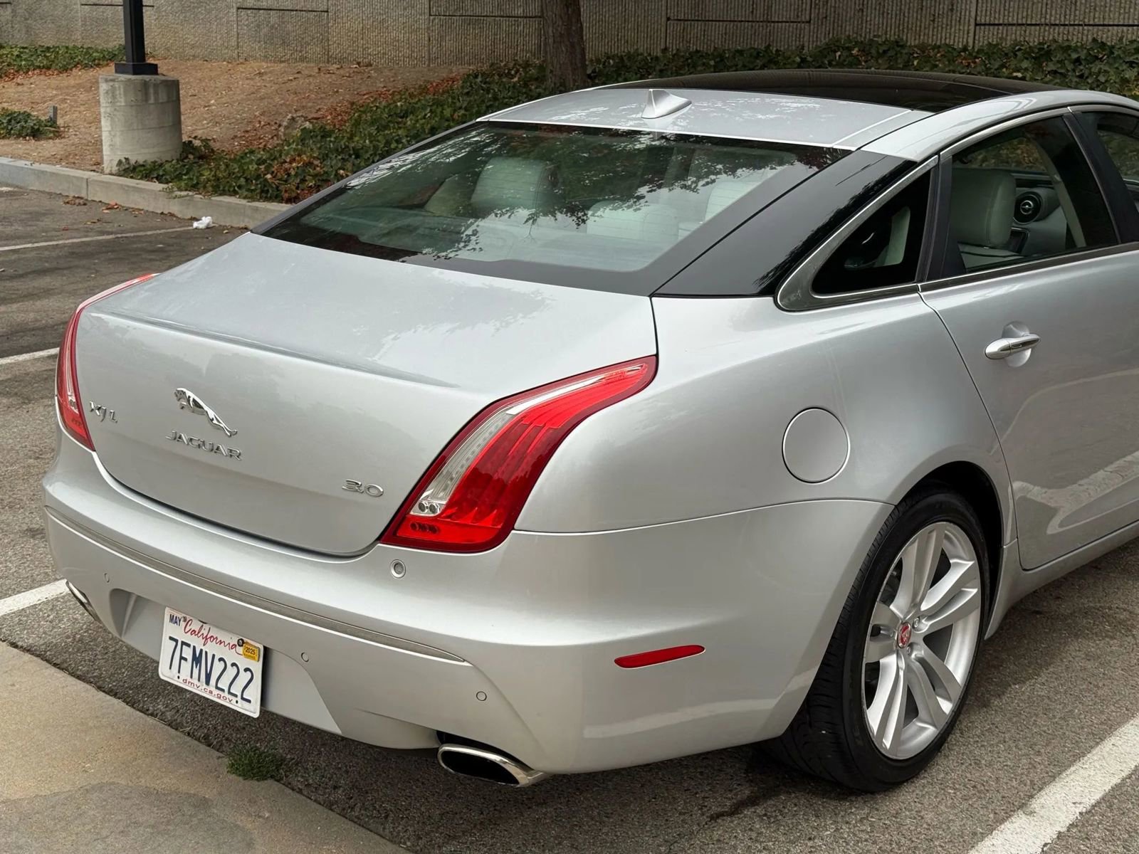 Used 2014 Jaguar XJ L Portfolio image 15