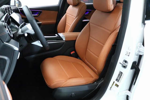 Used 2024 Mercedes-Benz GLC 300 4MATIC w/ Driver Assistance Package image 17