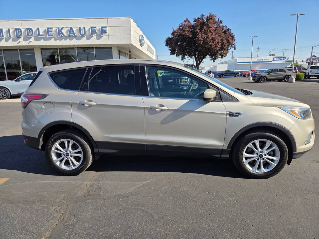 Used 2017 Ford Escape SE AWD/4WD image 2