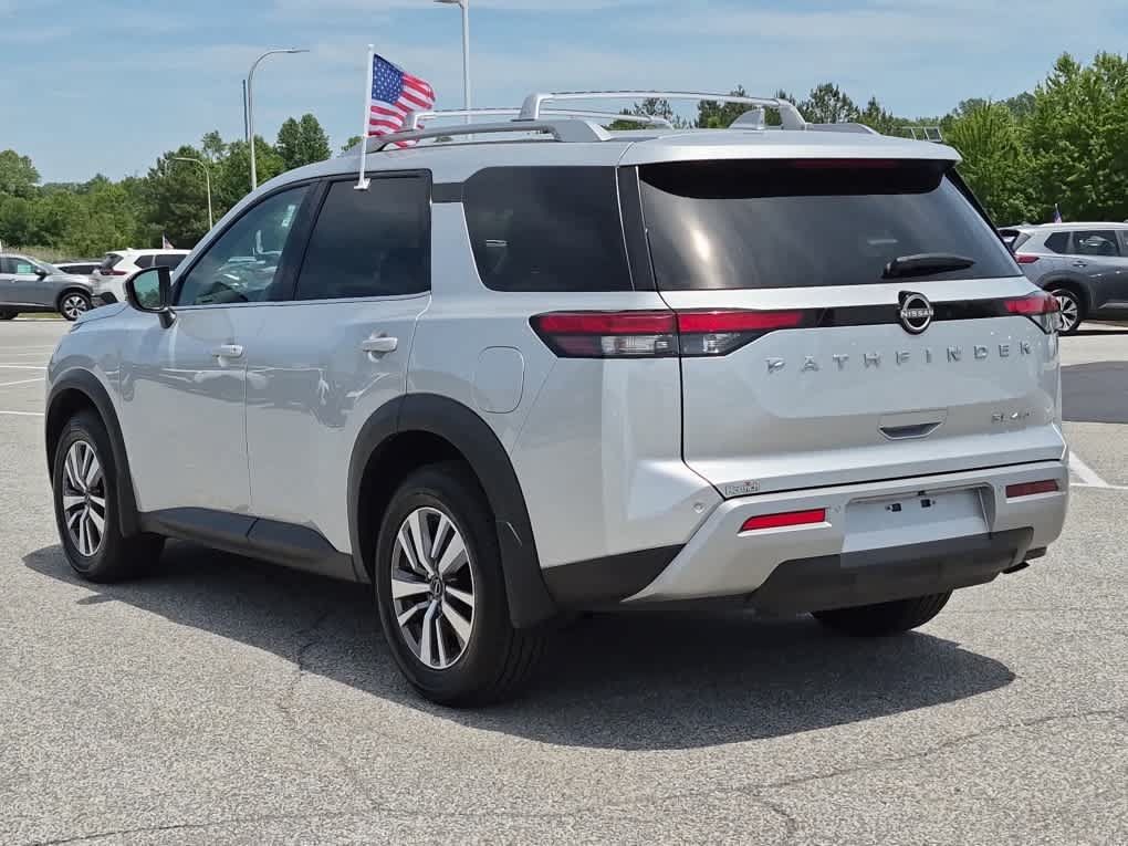 Used 2023 Nissan Pathfinder SL w/ Lighting Package (N92) AWD/4WD image 4