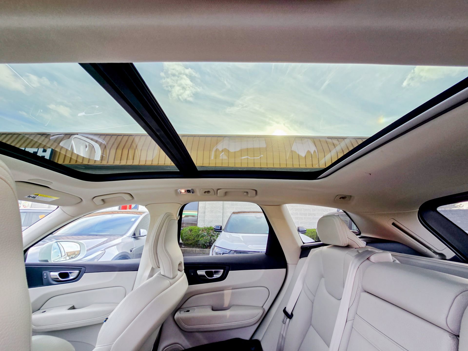 Used 2021 Volvo XC60 T5 Momentum w/ Advanced Package image 20