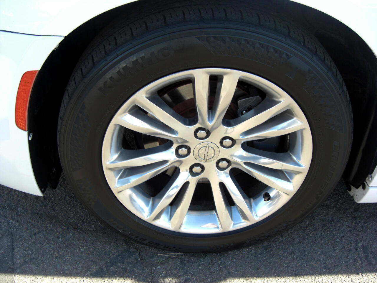 Used 2016 Chrysler 300 C image 3