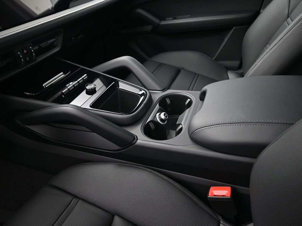 New 2026 Porsche Cayenne Coupe image 22