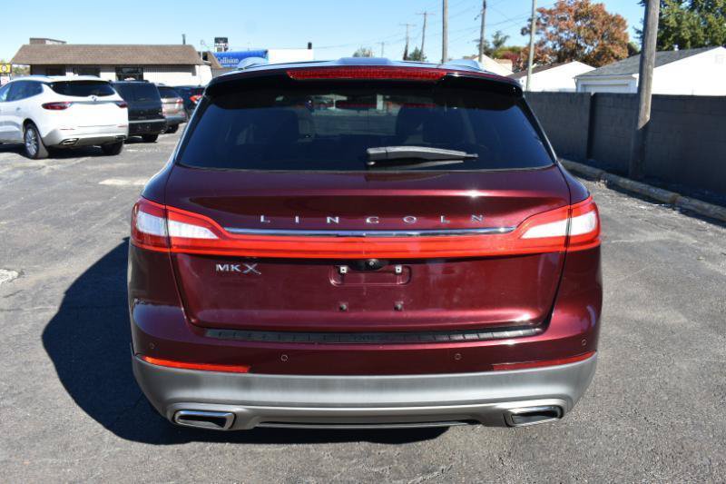 Used 2017 Lincoln MKX Reserve w/ Cargo Accessories Package FWD image 6