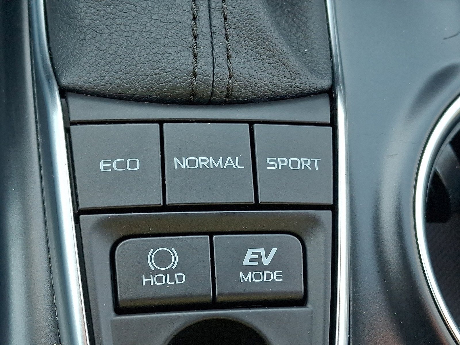 Used 2020 Toyota Camry XLE w/ Sunroof Package image 27