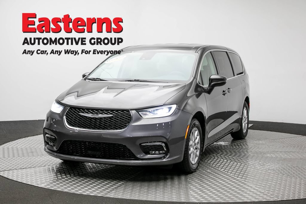Used 2023 Chrysler Pacifica Touring-L