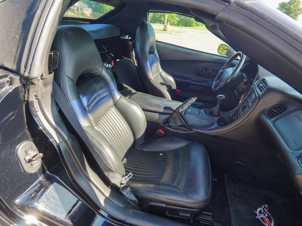Used 2004 Chevrolet Corvette Convertible w/ Preferred Equipment Group RWD image 22