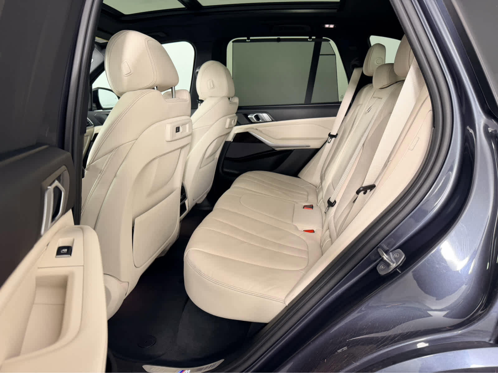 Used 2019 BMW X5 xDrive40i w/ M Sport Package image 14